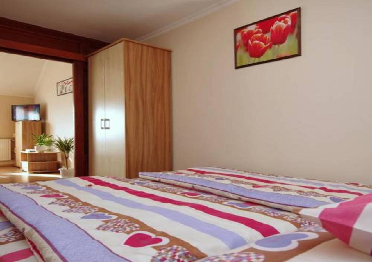 Hellasz Apartman Jula Exterior foto