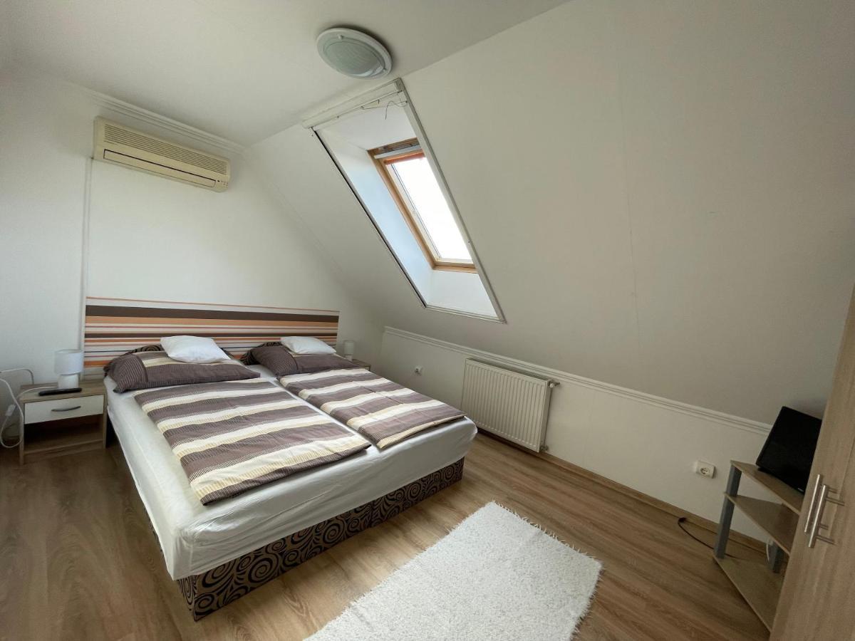 Hellasz Apartman Jula Exterior foto