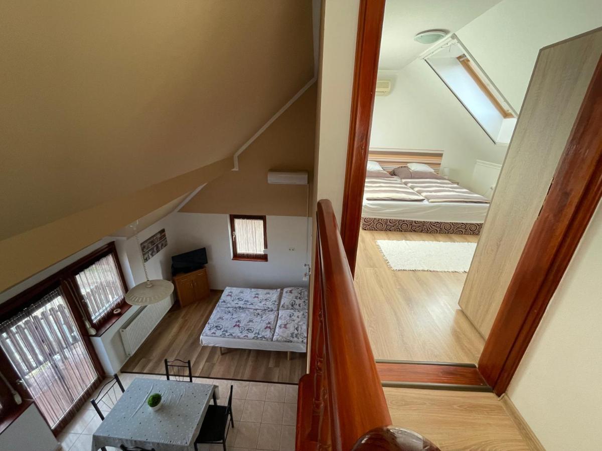 Hellasz Apartman Jula Exterior foto