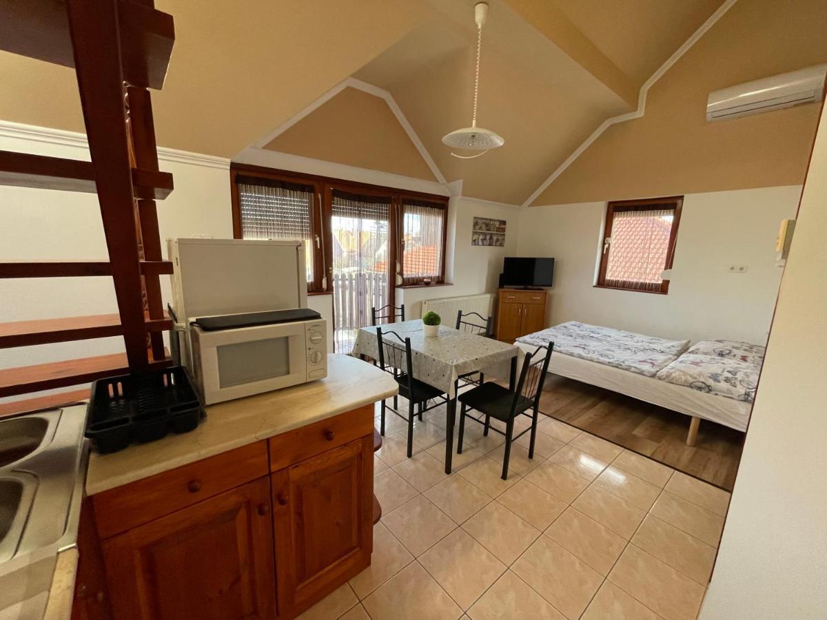 Hellasz Apartman Jula Exterior foto