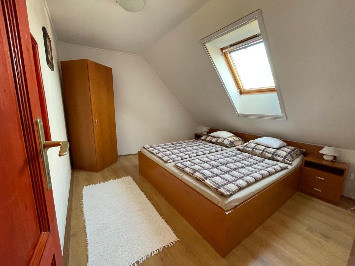 Hellasz Apartman Jula Exterior foto