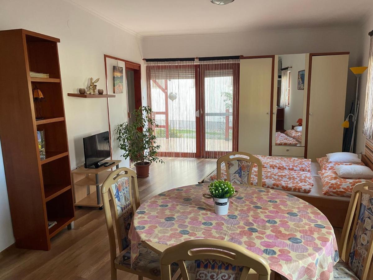 Hellasz Apartman Jula Exterior foto