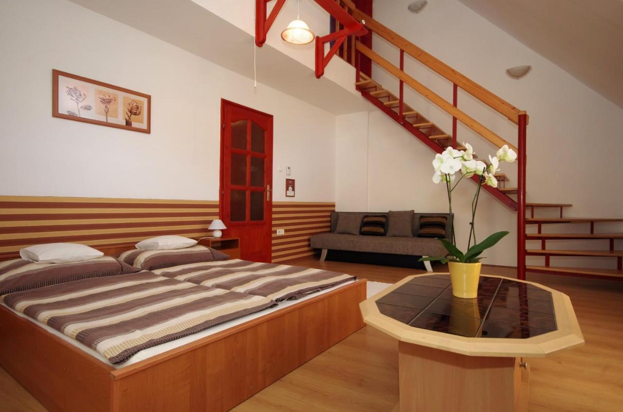 Hellasz Apartman Jula Exterior foto