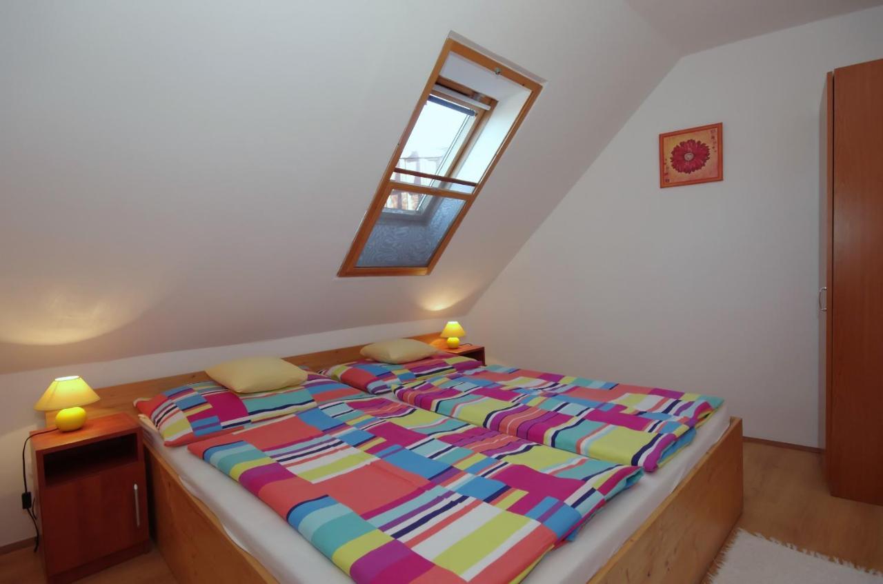 Hellasz Apartman Jula Exterior foto
