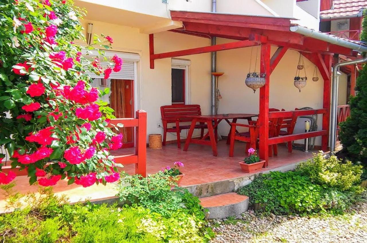 Hellasz Apartman Jula Exterior foto