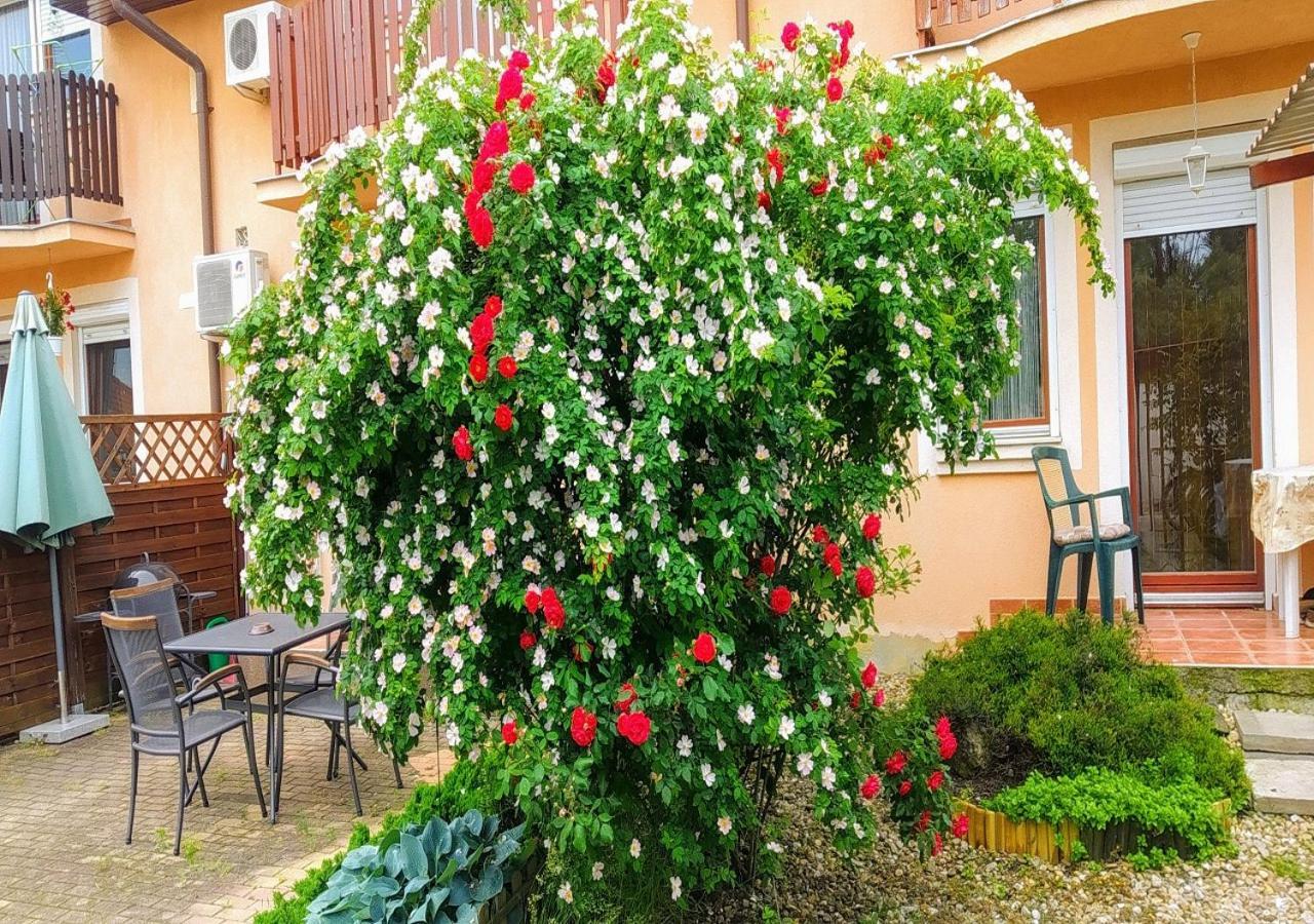 Hellasz Apartman Jula Exterior foto